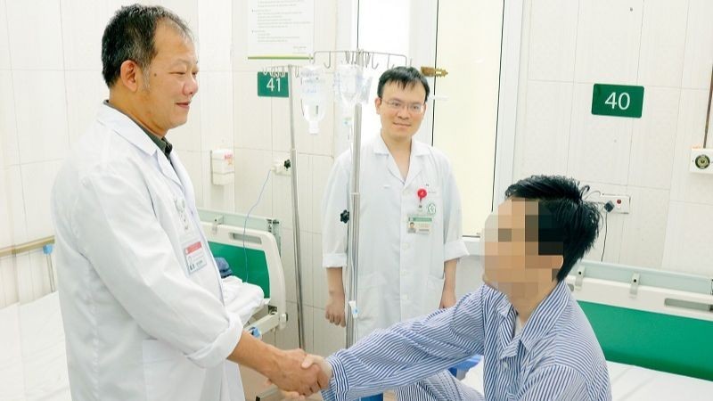 Bộ trưởng Đào Hồng Lan giao nhiệm vụ cho tân Giám đốc Bệnh viện Việt Đức - Ảnh 3.