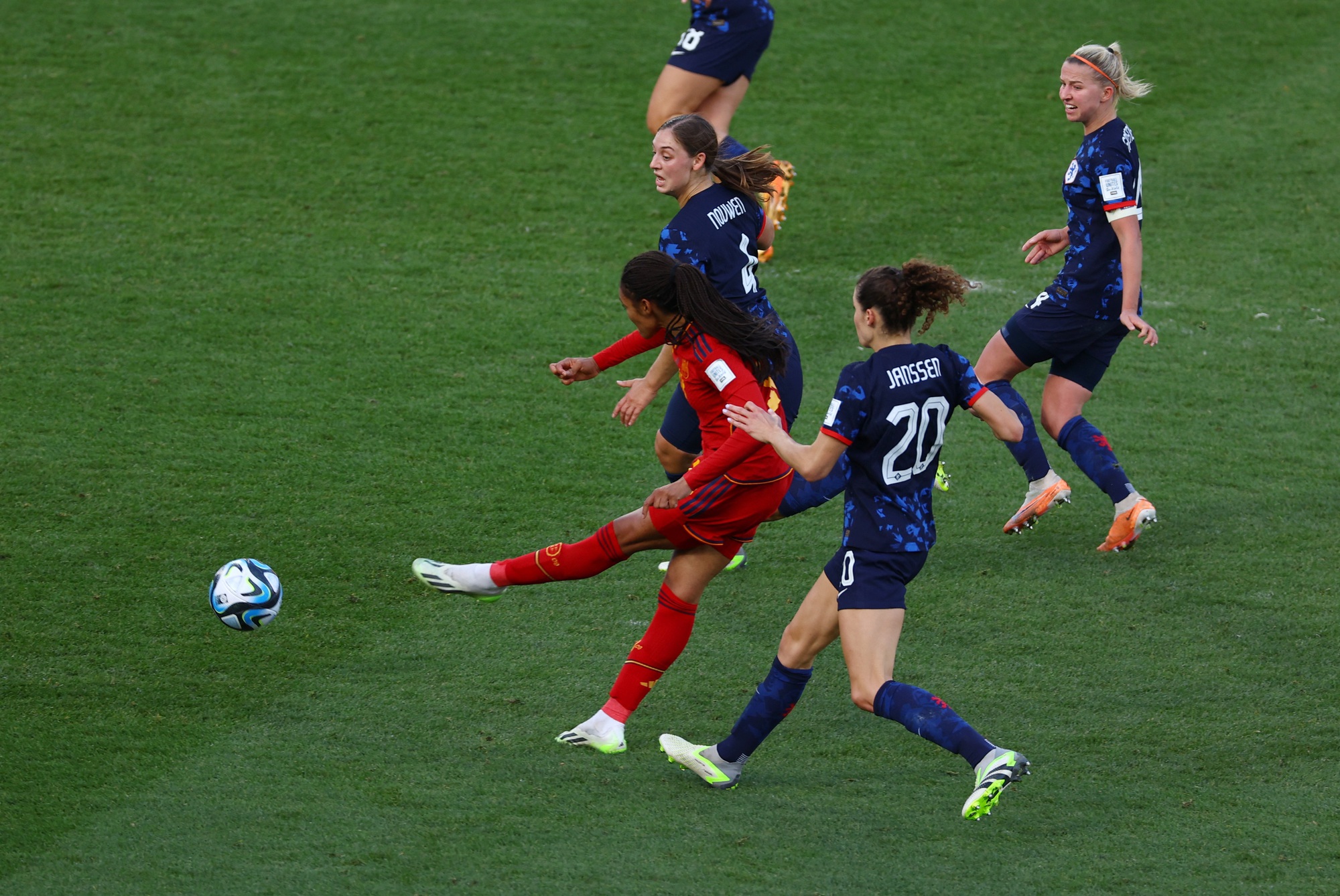 Tài năng điền kinh ghi bàn thắng vàng cho Tây Ban Nha tại World Cup nữ - Ảnh 1.