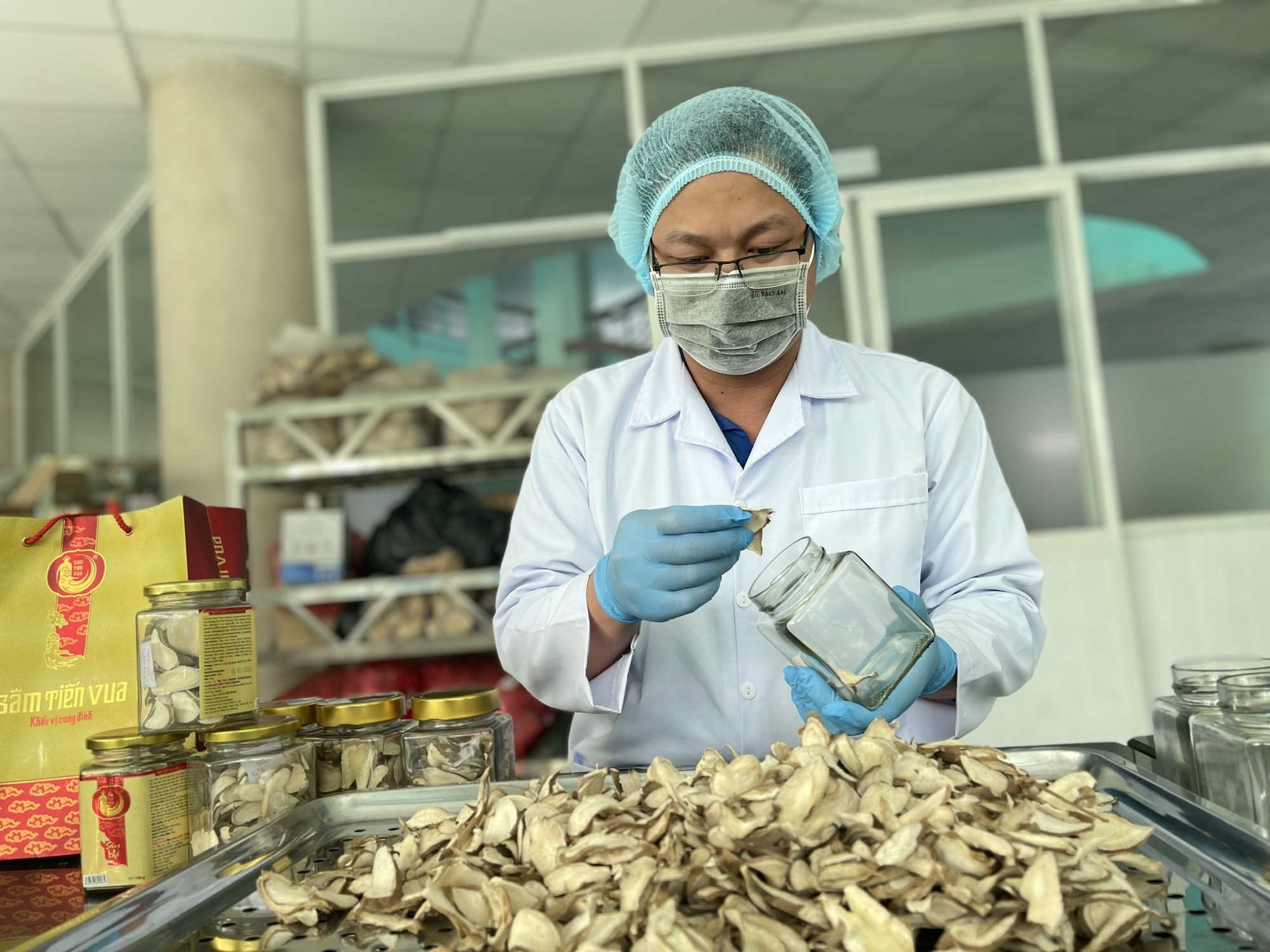 Đưa dược liệu quý đến gần người tiêu dùng - Ảnh 2. Đưa dược liệu quý đến gần người tiêu dùng - Ảnh 2.