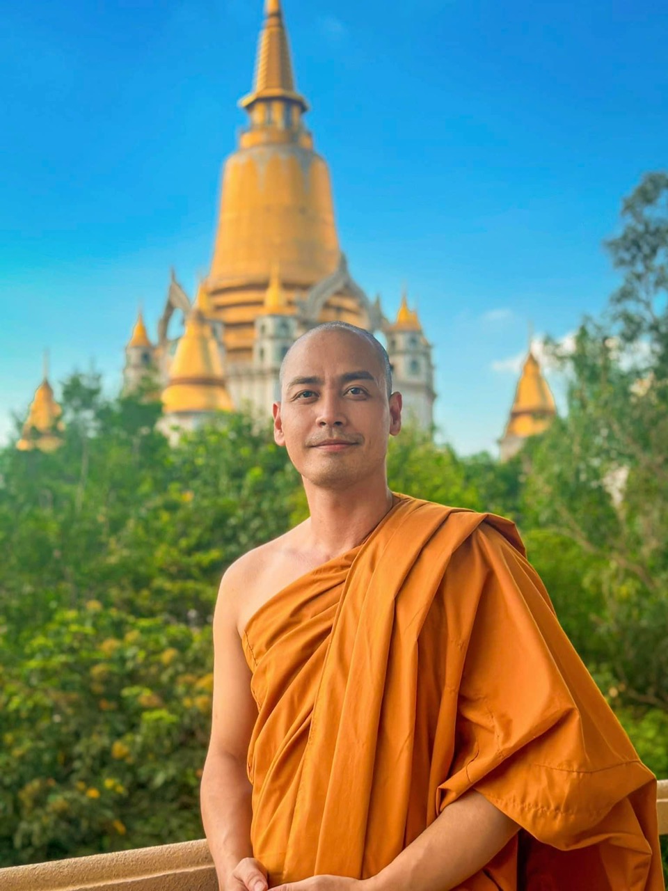 Người đi tu thực hành thiền định và rèn luyện tâm trí