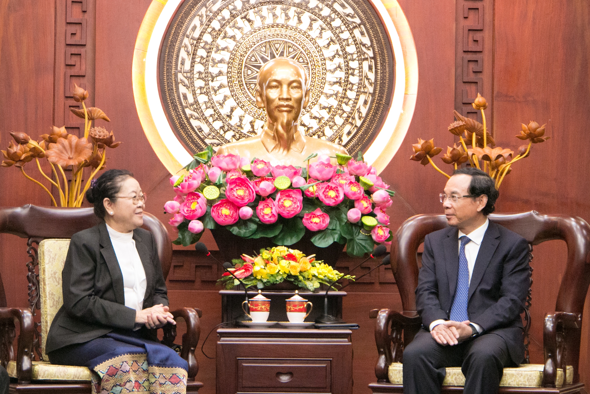 Strengthening the friendship between Ho Chi Minh City and Laos - Photo 1.