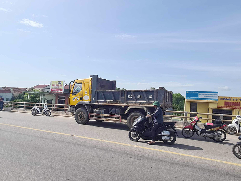 Nữ giáo viên gặp tai nạn tử vong trên đường đi tập huấn - Ảnh 1.