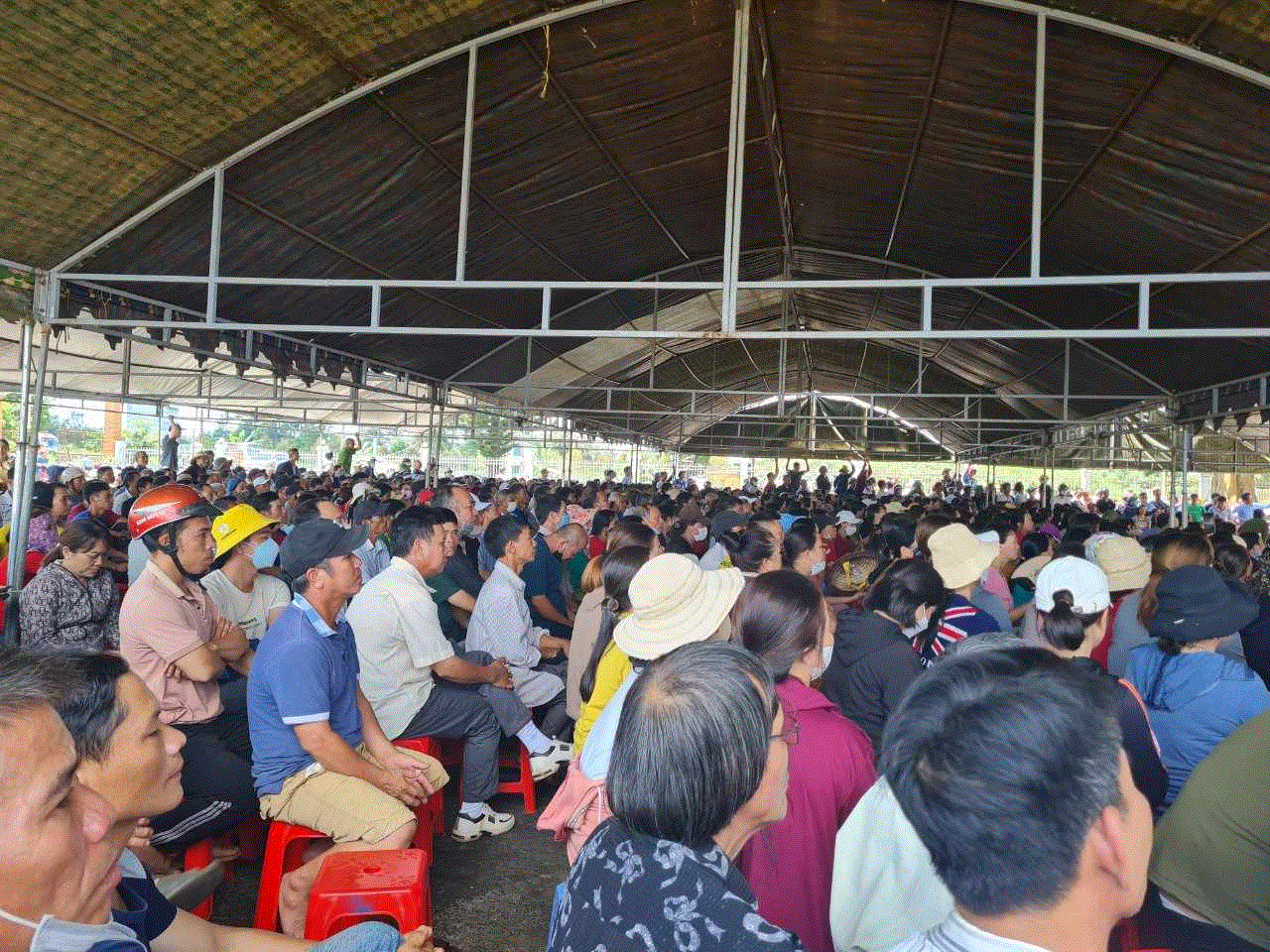 Tỉnh Đắk Lắk và các bộ, ngành Trung ương đối thoại với hơn 1.000 người nhận khoán - Ảnh 4.