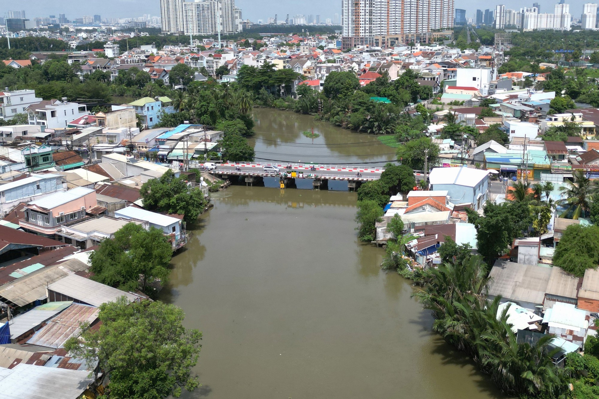 Biến sông, kênh, rạch thành 