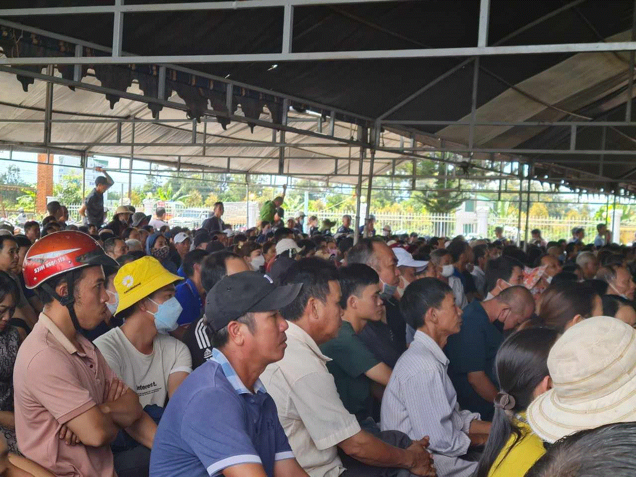 Tỉnh Đắk Lắk và các bộ, ngành Trung ương đối thoại với hơn 1.000 người nhận khoán - Ảnh 1.