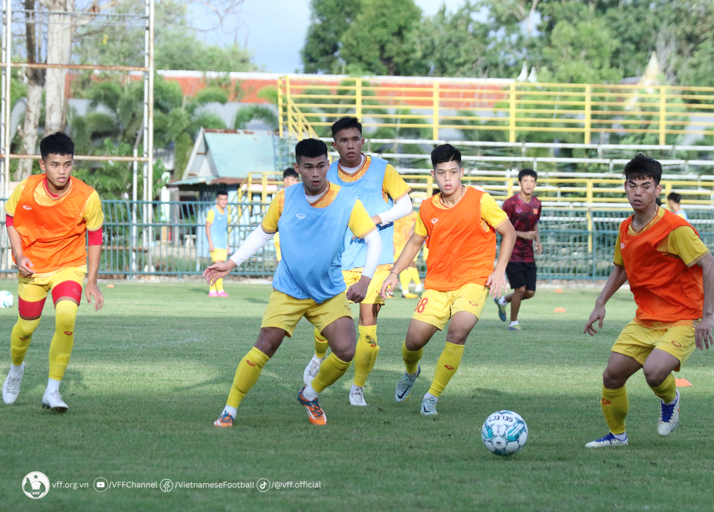 Tuyển U23 Việt Nam trau chuốt lối chơi chủ động tấn công - Ảnh 2.