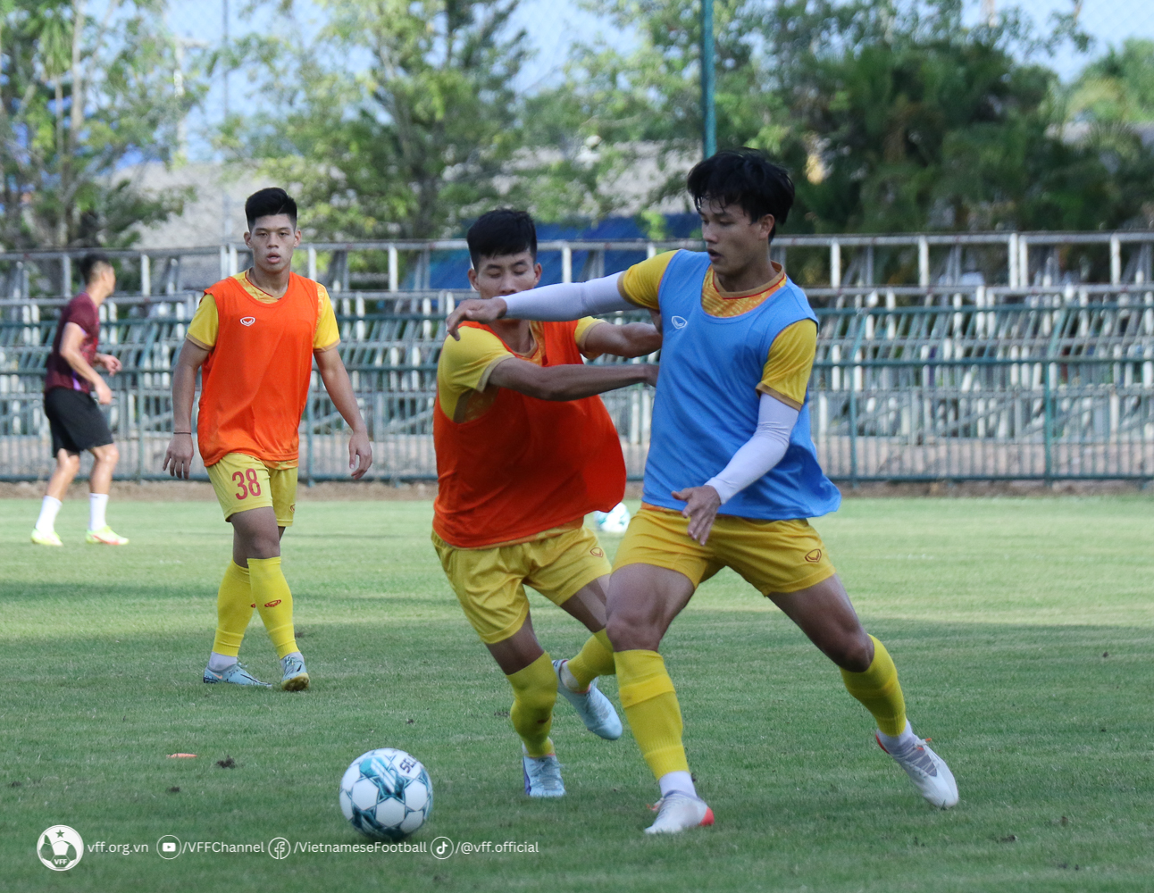 Tuyển U23 Việt Nam trau chuốt lối chơi chủ động tấn công - Ảnh 4.
