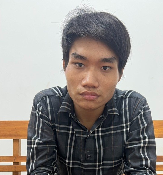 Vụ bé trai nghi bị bạo hành tử vong: Khởi tố gã người tình 19 tuổi  - Ảnh 2.