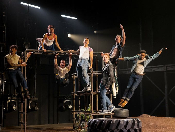 Angelina Jolie ផ្សងព្រេងក្នុងតន្ត្រី - រូបថត ១. Angelina Jolie lấn sân sang nhạc kịch - Ảnh 1.