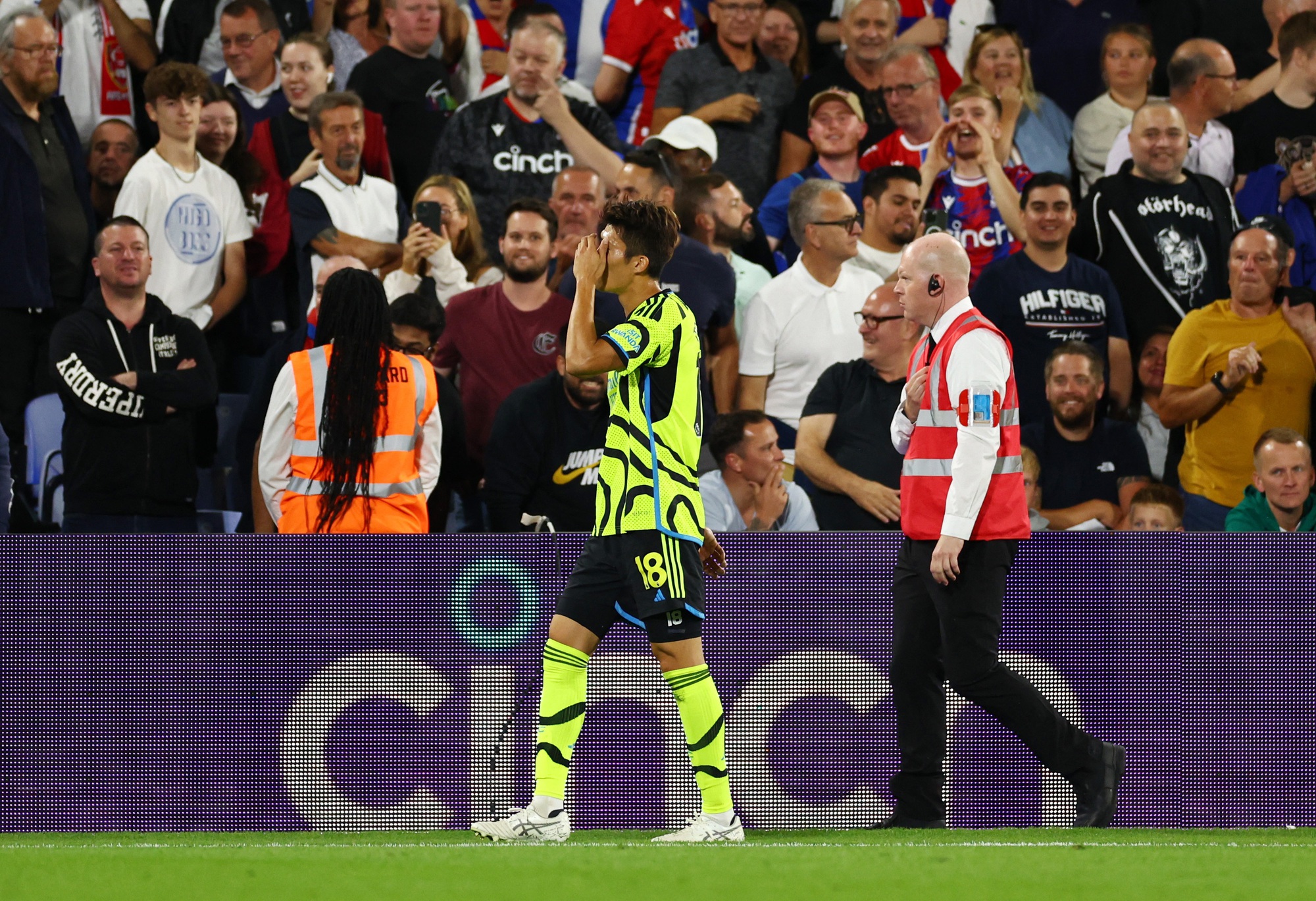 Arsenal thoát hiểm tại sân Crystal Palace, HLV Arteta đá xéo trọng tài - Ảnh 1.