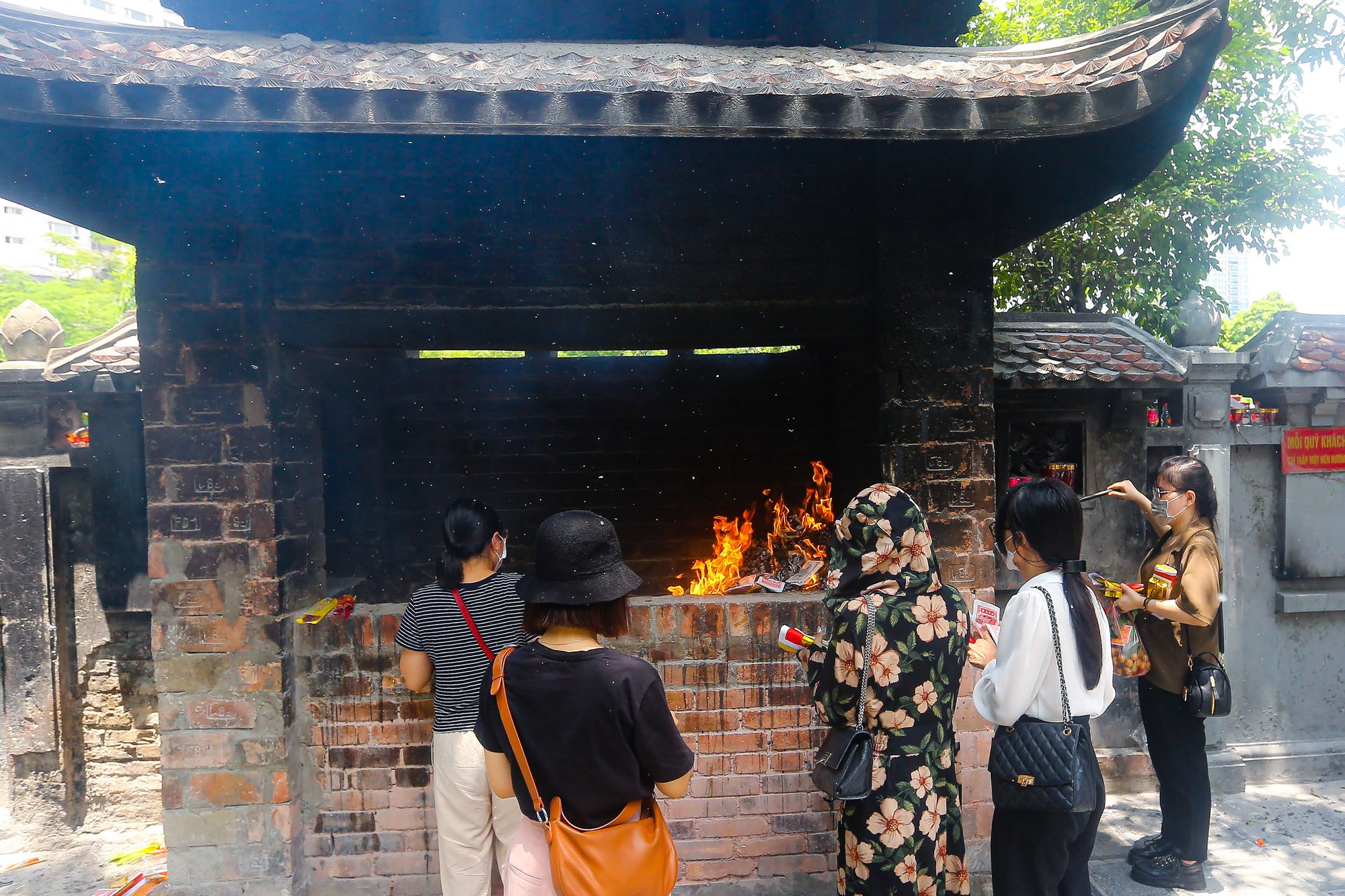 Nam thanh nữ tú rủ nhau đi chùa Hà ngày Thất Tịch - Ảnh 13.