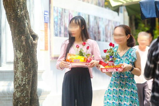 Nam thanh nữ tú rủ nhau đi chùa Hà ngày Thất Tịch - Ảnh 3.