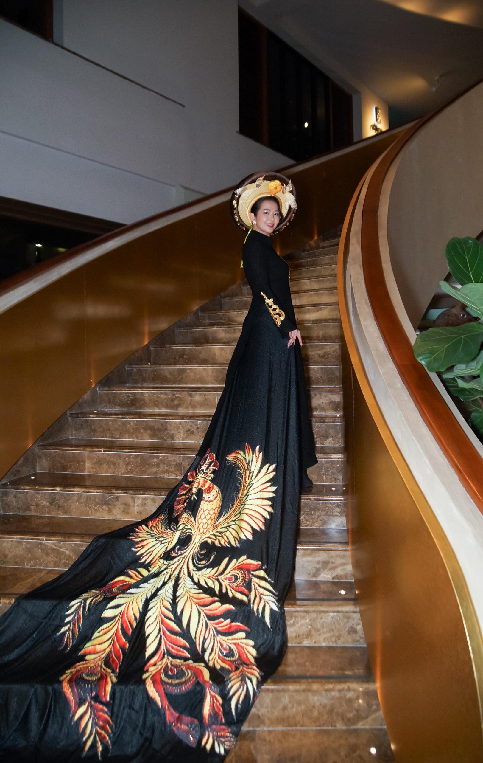 O designer Le Minh Phu apresenta a coleção Ao Dai Dance of Time - Foto 4. NTK Lê Minh Phú giới thiệu BST áo dài Vũ điệu thời gian - Ảnh 4.