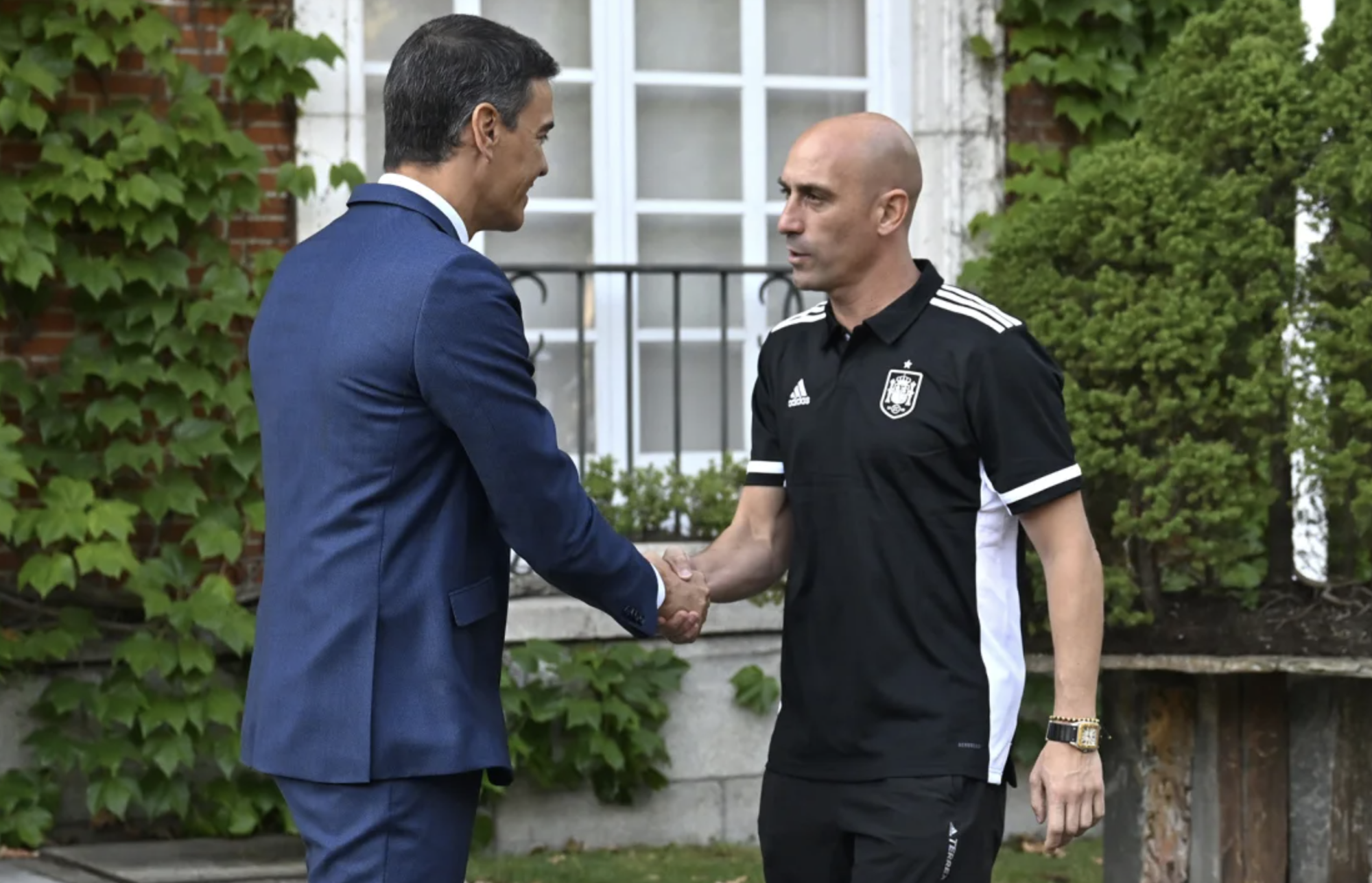 Thủ tướng Tây Ban Nha lên tiếng, Rubiales khó giữ ghế chủ tịch liên đoàn bóng đá - Ảnh 4.