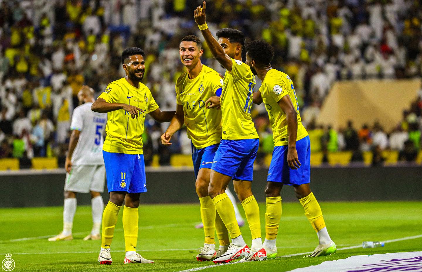 Ronaldo scored the 63rd hat-trick of his career to help Al-Nassr win the start of the season - Photo 4.