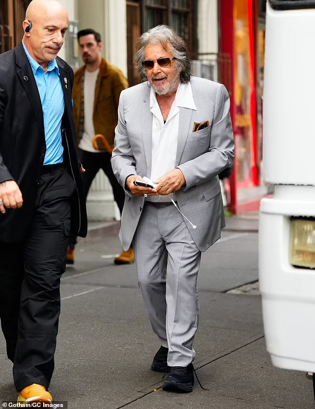 “Bố già” Al Pacino sánh bước tình trẻ kém 54 tuổi - Ảnh 3.