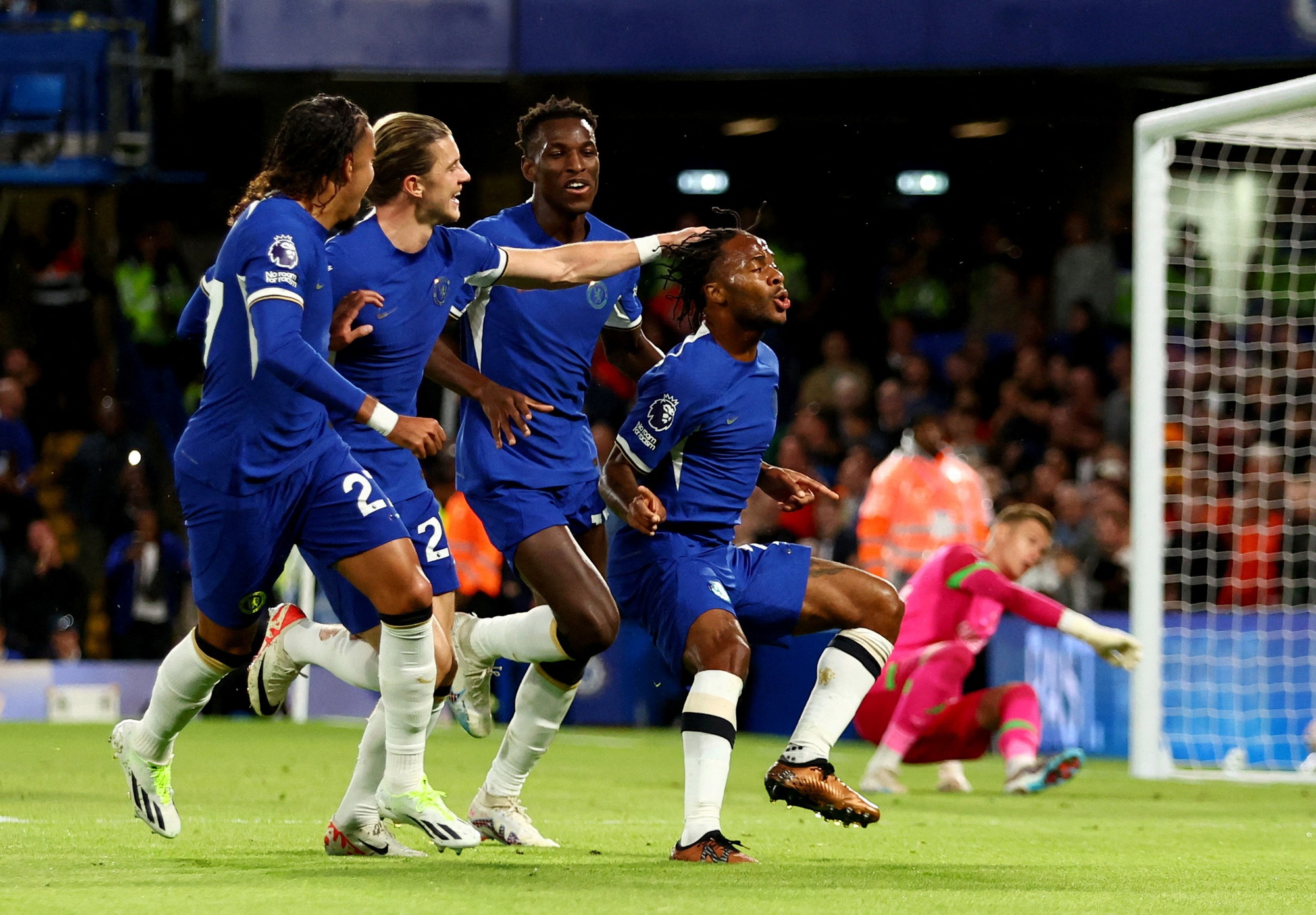 Raheem Sterling rực sáng, Chelsea giành chiến thắng đầu tay ở Stamford Bridge - Ảnh 7.