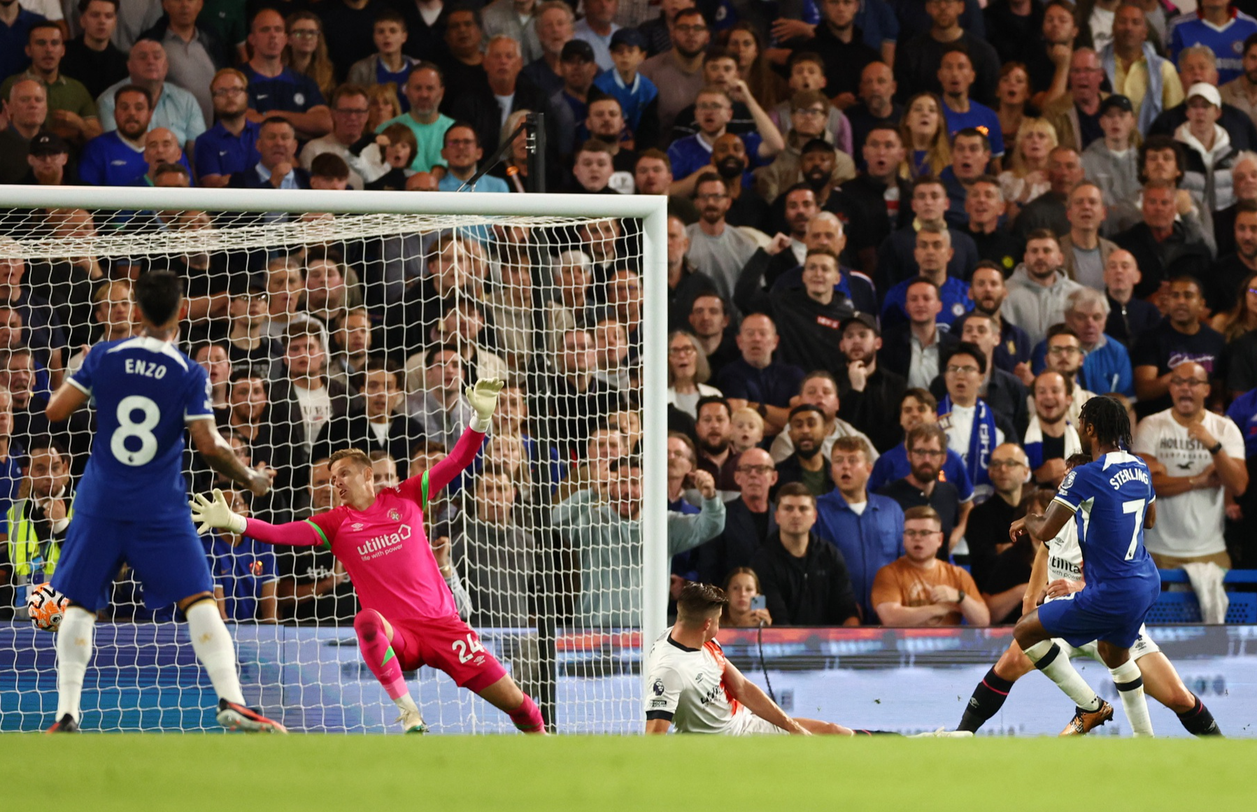 Raheem Sterling rực sáng, Chelsea giành chiến thắng đầu tay ở Stamford Bridge - Ảnh 3.