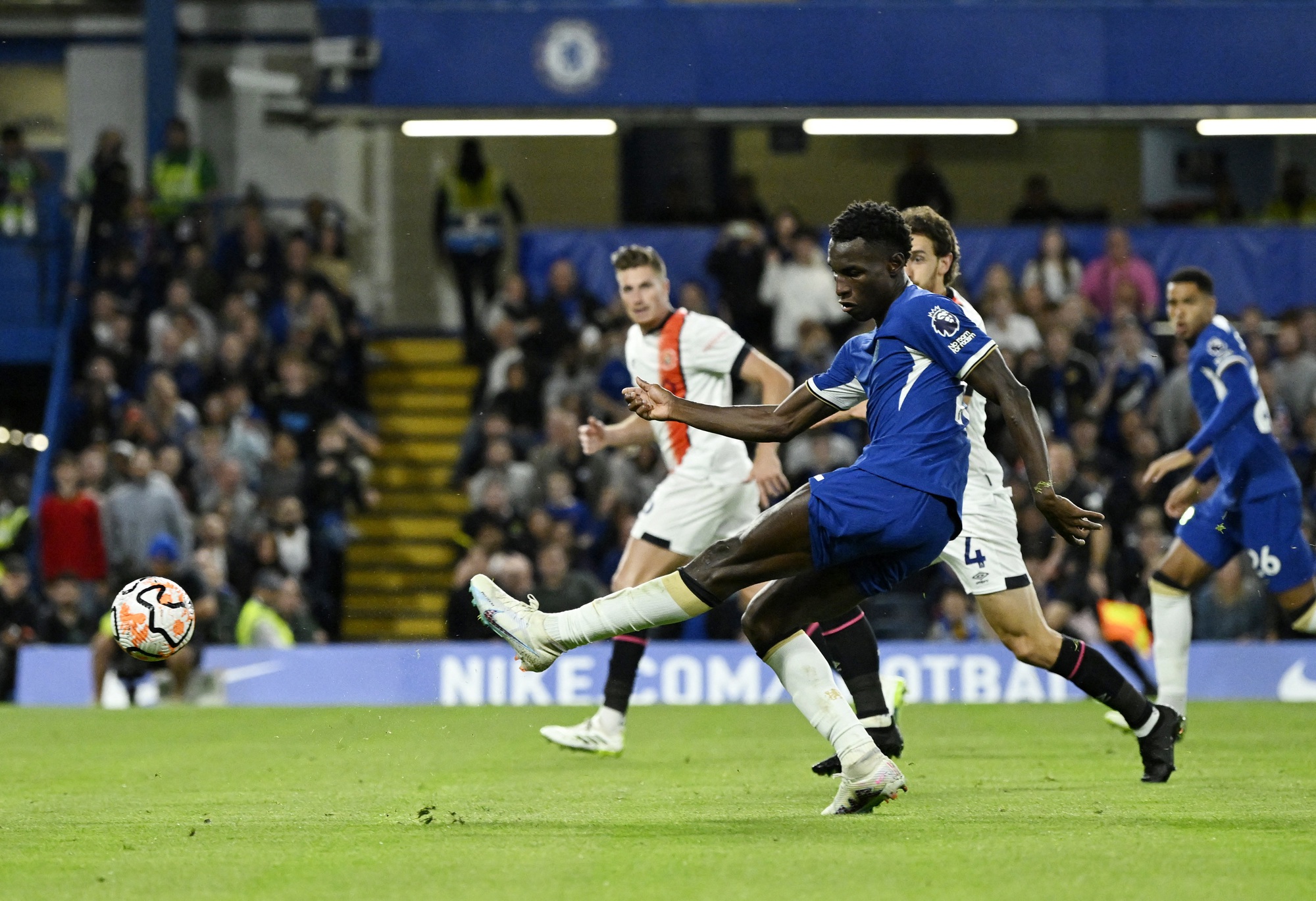 Raheem Sterling rực sáng, Chelsea giành chiến thắng đầu tay ở Stamford Bridge - Ảnh 5.