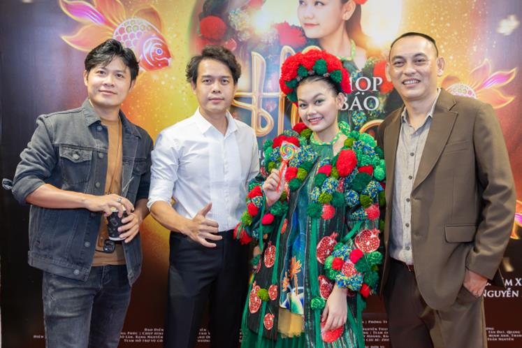 Stapellauf des Musikvideos „Hoi Cuoi“ durch den Kindersänger Bao Ngu – Foto 5. Ra mắt MV Hỏi Cuội của ca sĩ nhí Bào Ngư - Ảnh 5.