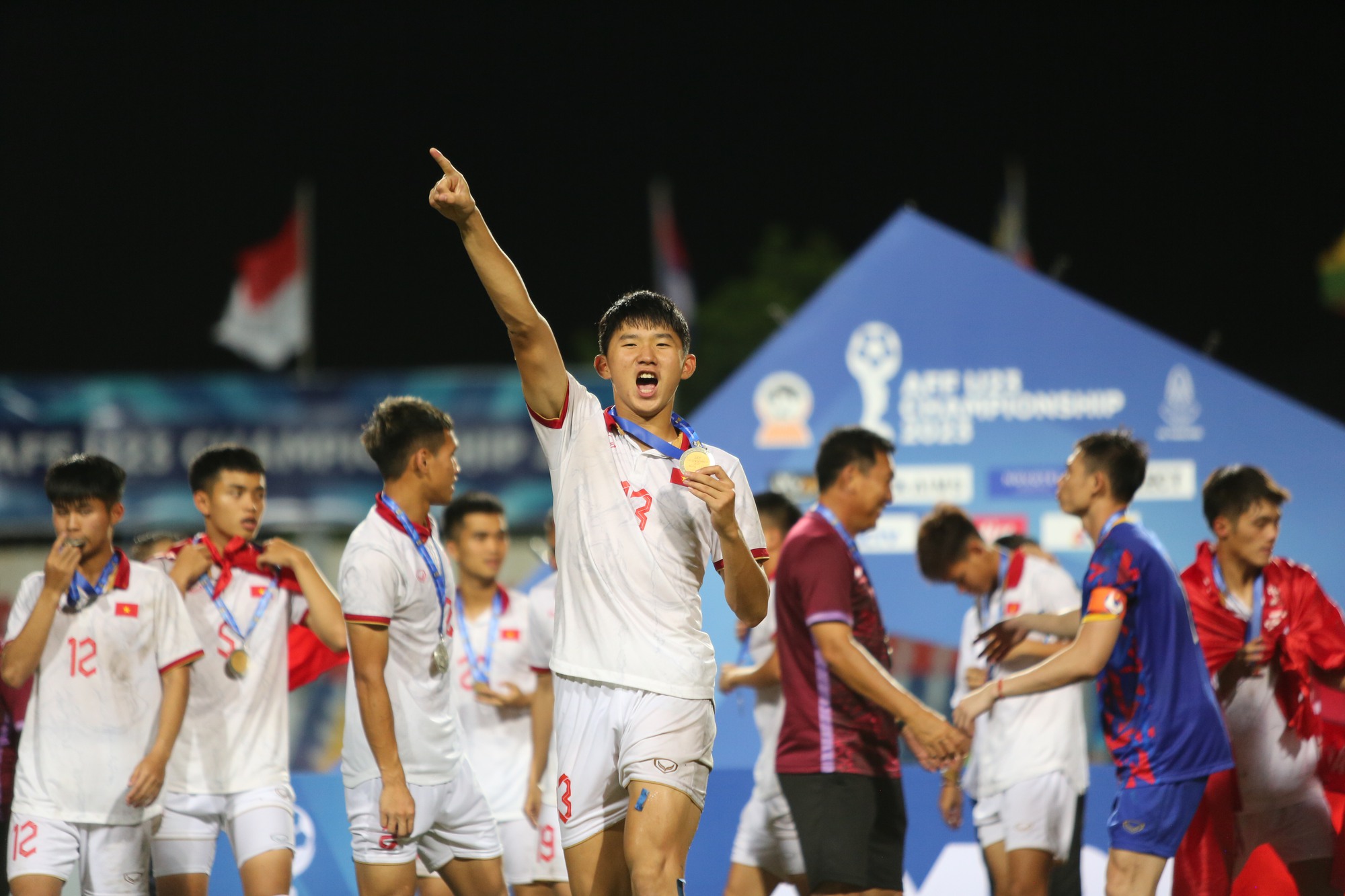 Người hùng Quan Văn Chuẩn nói gì sau trận thắng U23 Indonesia? - Ảnh 11.