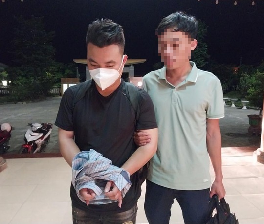 Nam nhân viên ở Quảng Bình tham ô tiền rồi bỏ trốn vào TP HCM - Ảnh 1.