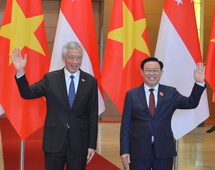 Thủ tướng Lý Hiển Long mời Chủ tịch Quốc hội Vương Đình Huệ thăm chính thức Singapore - Ảnh 1.