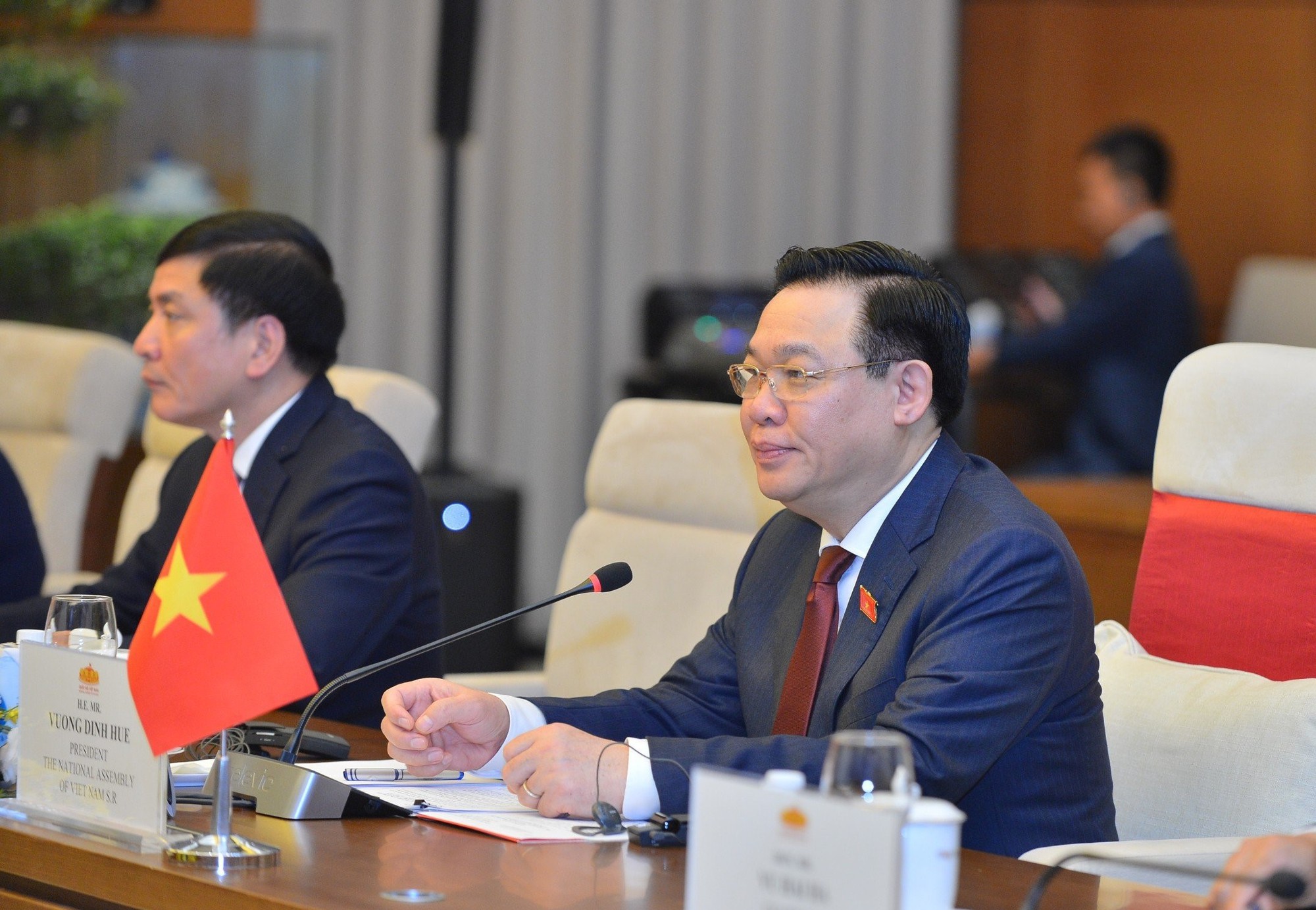 Thủ tướng Lý Hiển Long mời Chủ tịch Quốc hội Vương Đình Huệ thăm chính thức Singapore - Ảnh 6.