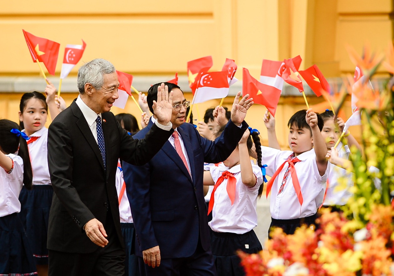 Thủ tướng Việt Nam - Singapore trò chuyện vui vẻ - Ảnh 4.
