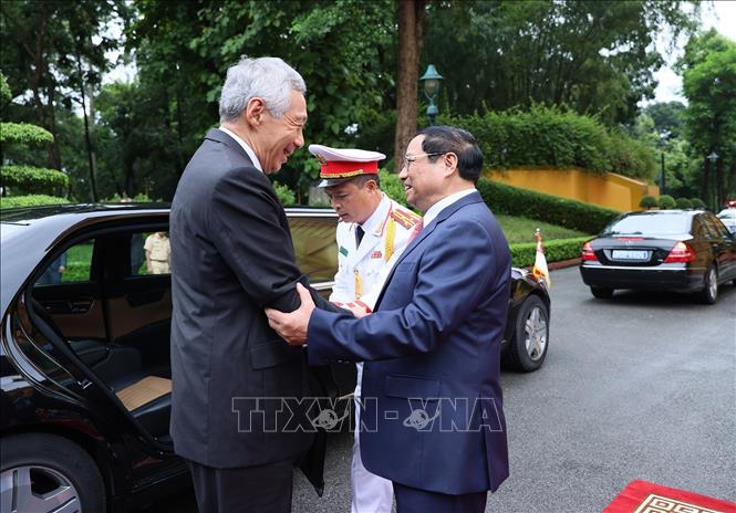 Thủ tướng Việt Nam - Singapore trò chuyện vui vẻ - Ảnh 3.