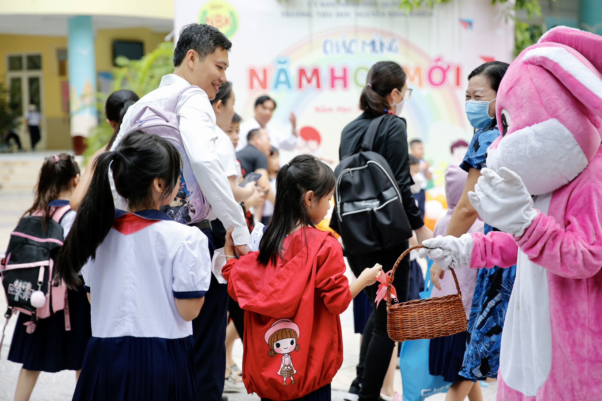 Bí thư Nguyễn Văn Nên: Tiếp tục nghiên cứu, đề xuất chính sách về thu nhập giáo viên