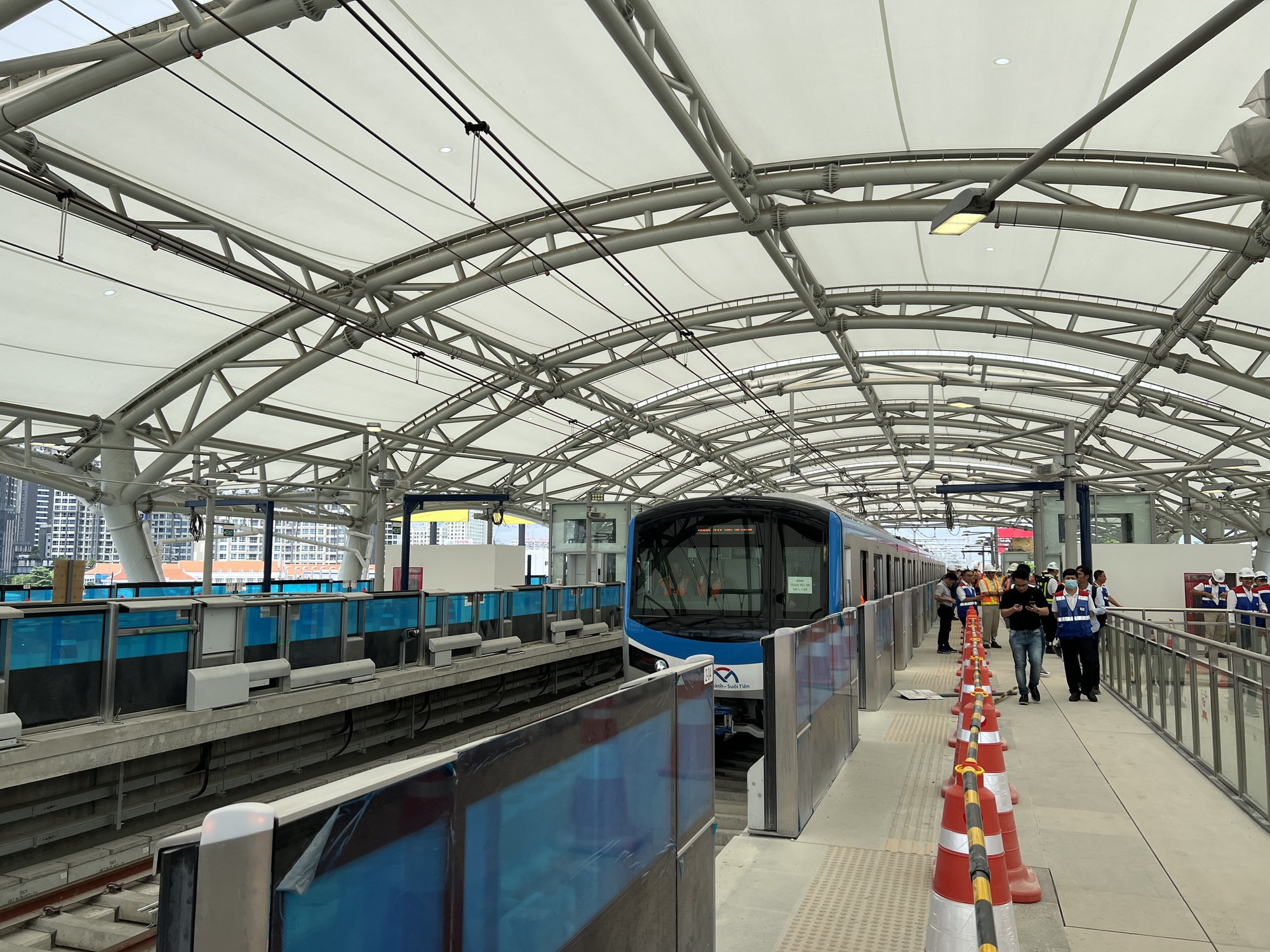 Hình ảnh tàu metro chạy một mạch từ ga Bến Thành đến ga Suối Tiên - Ảnh 8.