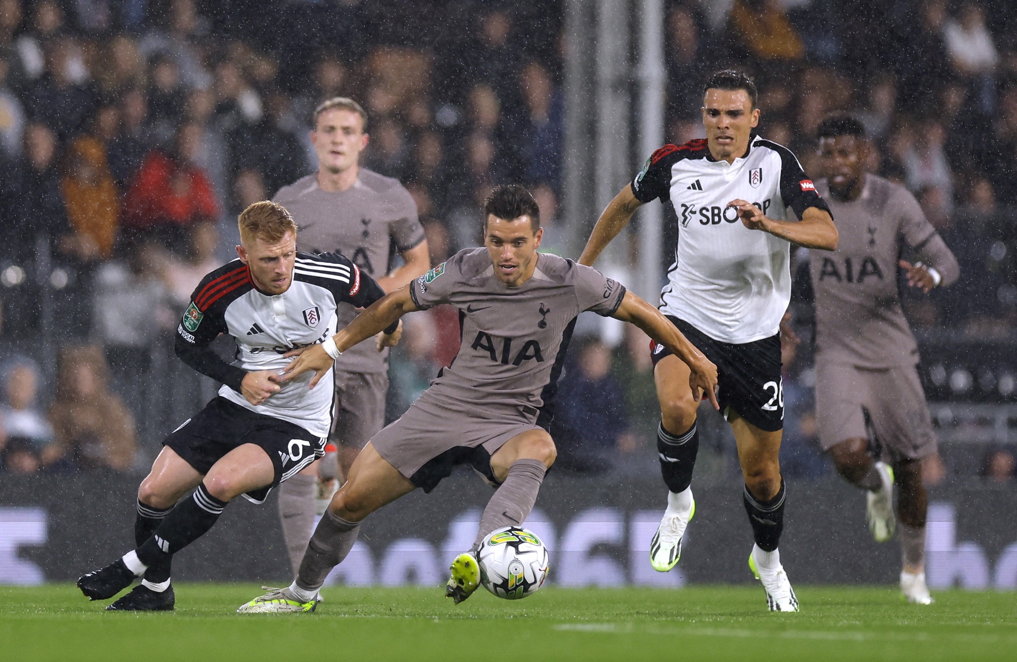 Gục ngã loạt luân lưu, Tottenham bị loại từ vòng 2 League Cup - Ảnh 1.