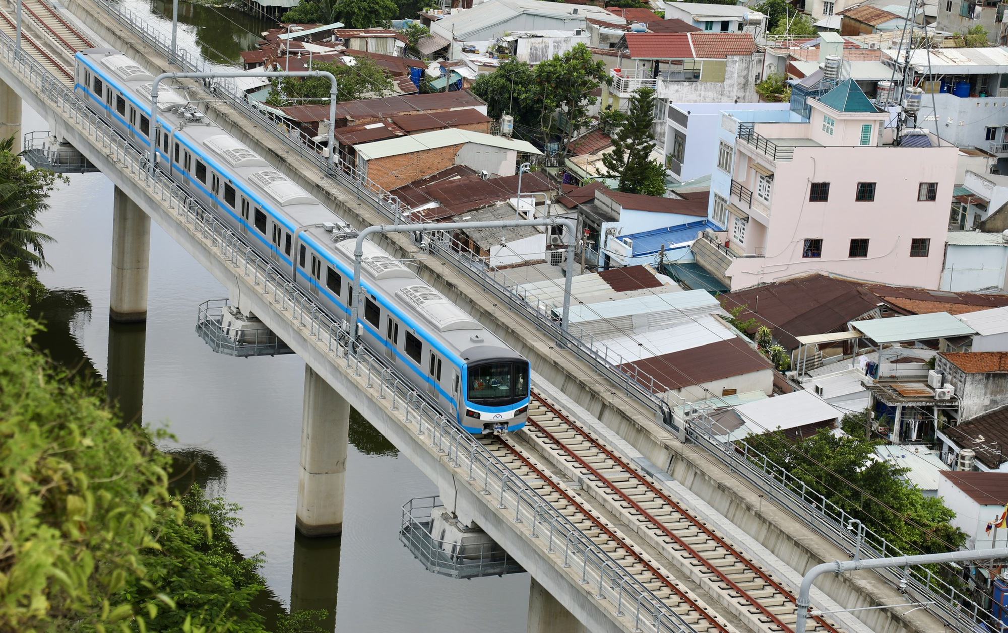 Hình ảnh tàu metro chạy một mạch từ ga Bến Thành đến ga Suối Tiên - Ảnh 4.