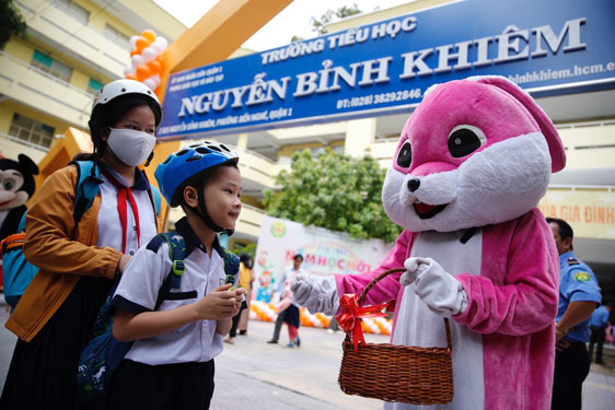 Die Verwirklichung der glücklichen Schule - Foto 1. Hiện thực hóa trường học hạnh phúc - Ảnh 1.