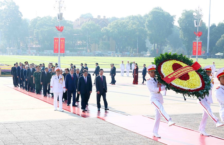 Quốc khánh 2-9: Lãnh đạo Đảng, Nhà nước vào Lăng viếng Chủ tịch Hồ Chí Minh - Ảnh 1.