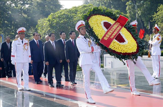 Quốc khánh 2-9: Lãnh đạo Đảng, Nhà nước vào Lăng viếng Chủ tịch Hồ Chí Minh - Ảnh 4.