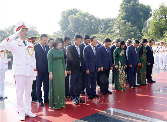 Quốc khánh 2-9: Lãnh đạo Đảng, Nhà nước vào Lăng viếng Chủ tịch Hồ Chí Minh - Ảnh 13.