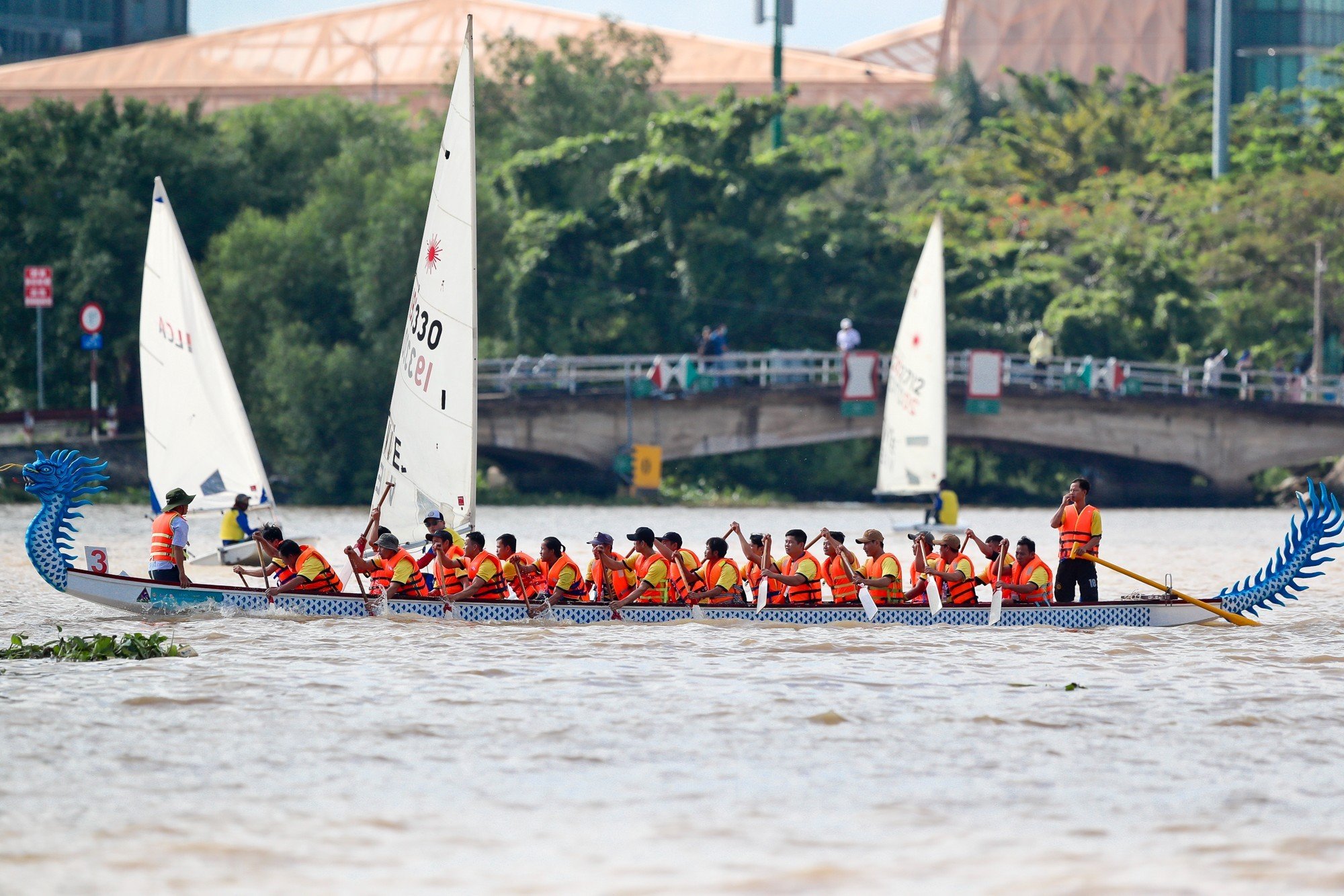 Đua thuyền truyền thống TP HCM năm 2023: Bình Thuận và Quảng Bình giành ngôi nhất - Ảnh 12.