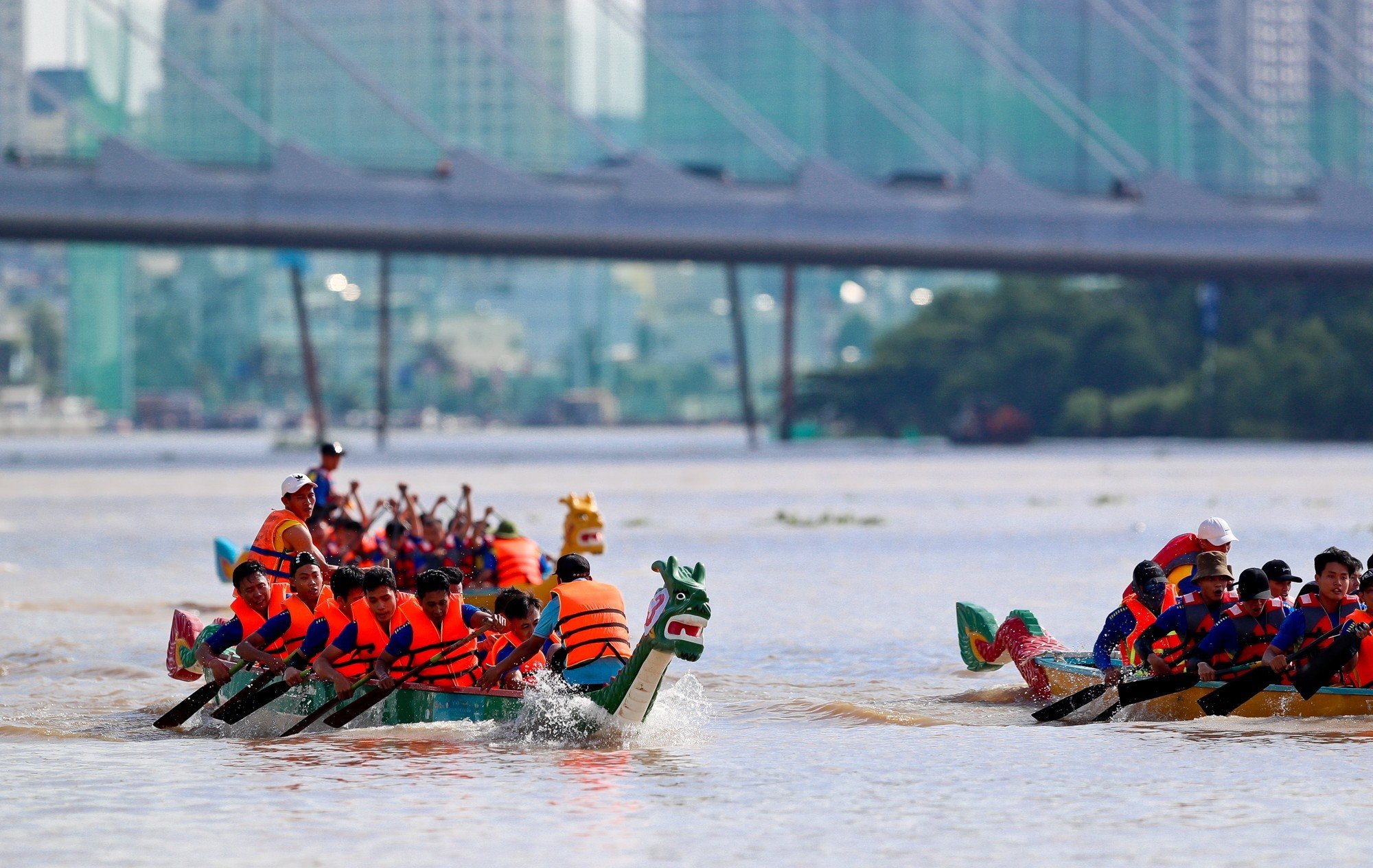 Đua thuyền truyền thống TP HCM năm 2023: Bình Thuận và Quảng Bình giành ngôi nhất - Ảnh 2.