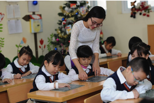 Gần 2.500 giáo viên gửi tâm thư đến Chủ tịch Hà Nội, Bộ GD-ĐT nói gì? - Ảnh 1.