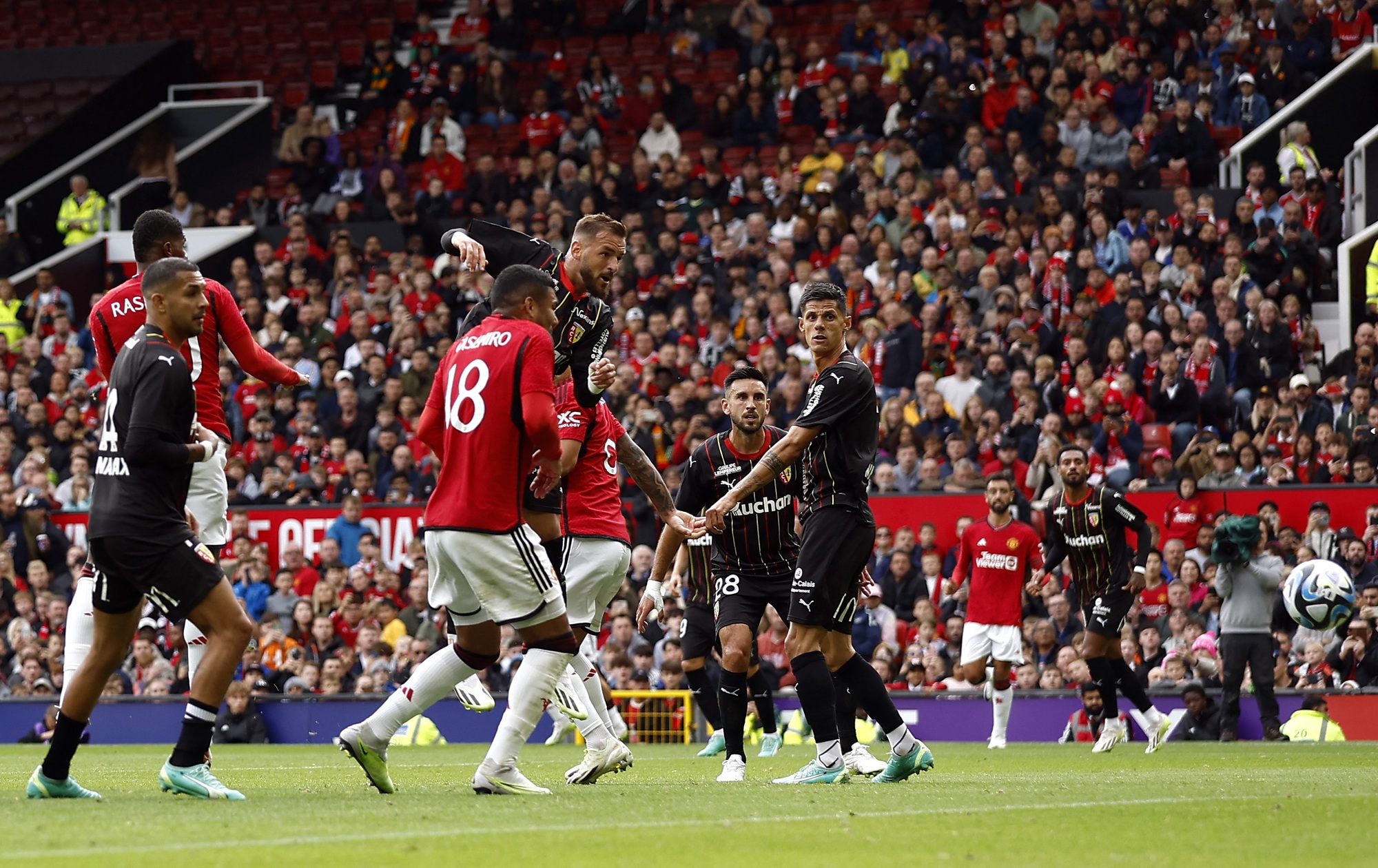 Tân binh Hojlund chào sân, Man United ngược dòng hạ Lens 3-1 - Ảnh 9.