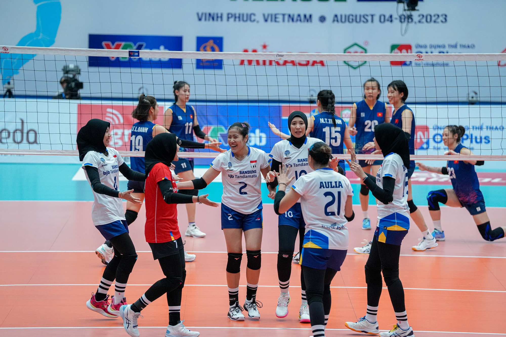 Thắng đậm đội Indonesia, tuyển nữ Việt Nam tranh ngôi đầu SEA V-League - Ảnh 3.