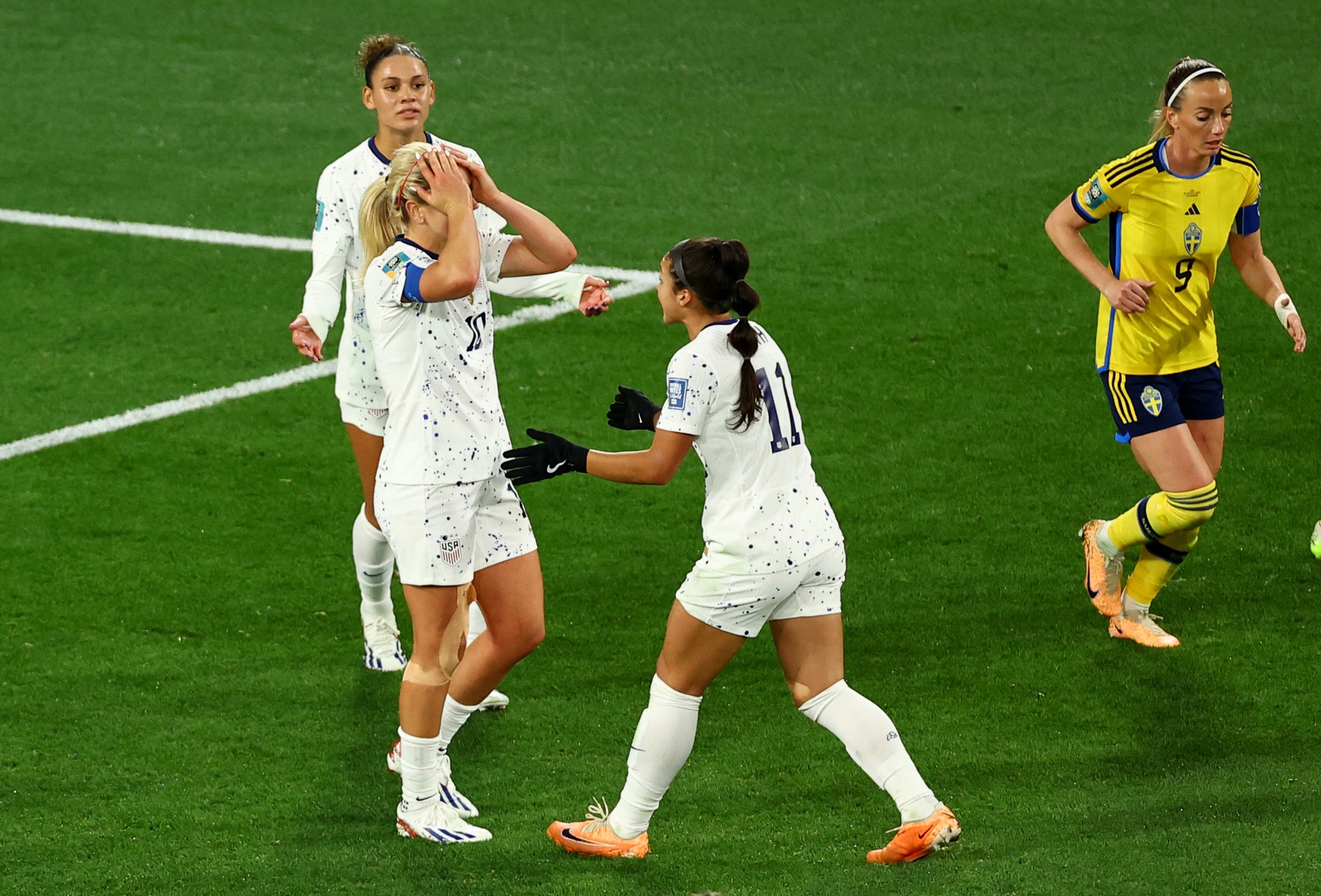 World Cup nữ 2023: Thua đau Thụy Điển ở loạt 11 m, Mỹ thành cựu vô địch - Ảnh 3.