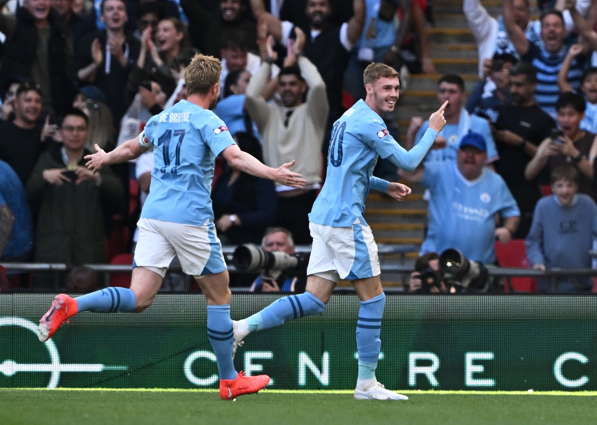 Thua ở loạt 11 m, Man City mất Siêu cúp Anh về tay Arsenal - Ảnh 6.