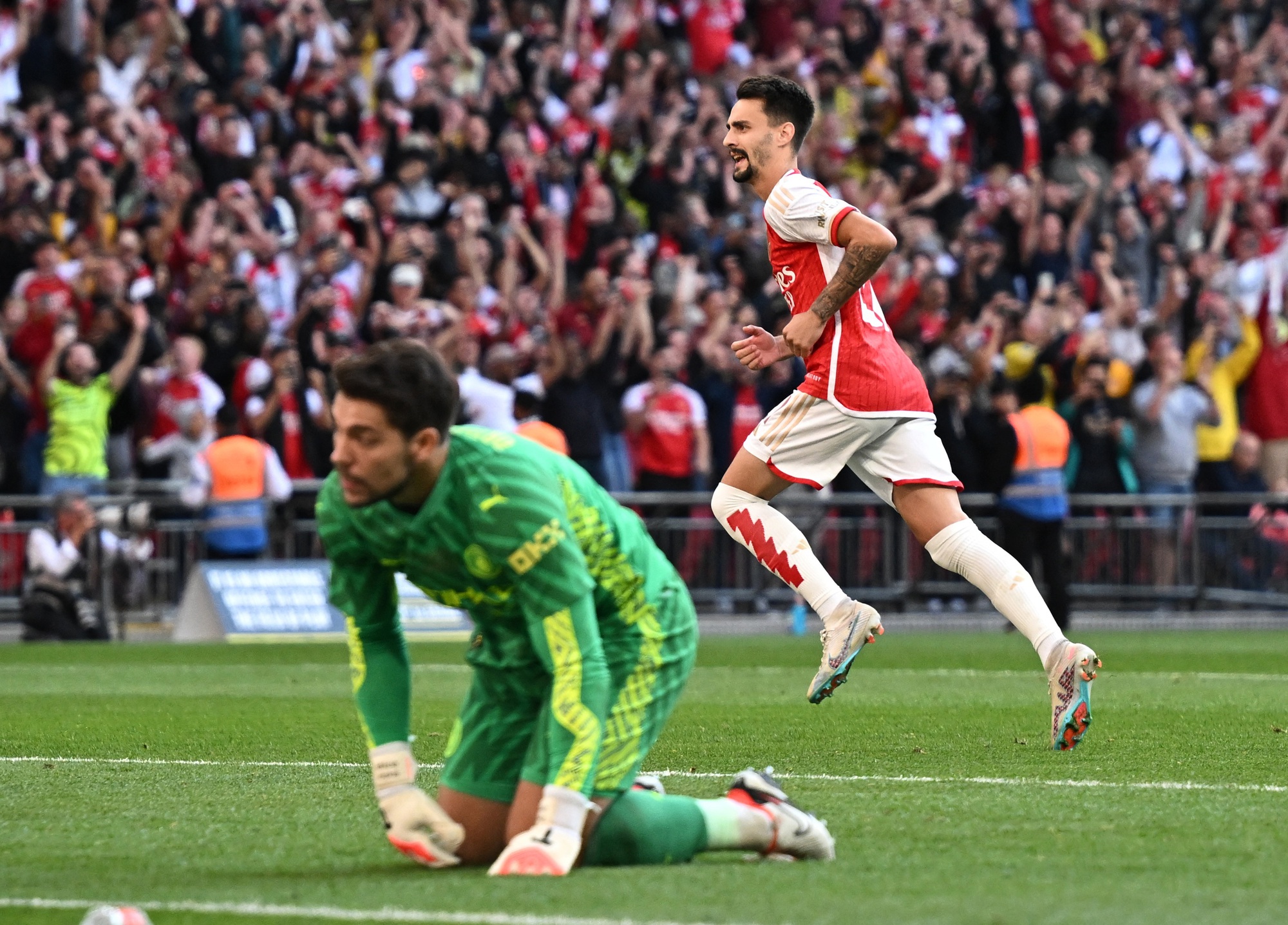 Thua ở loạt 11 m, Man City mất Siêu cúp Anh về tay Arsenal - Ảnh 9.