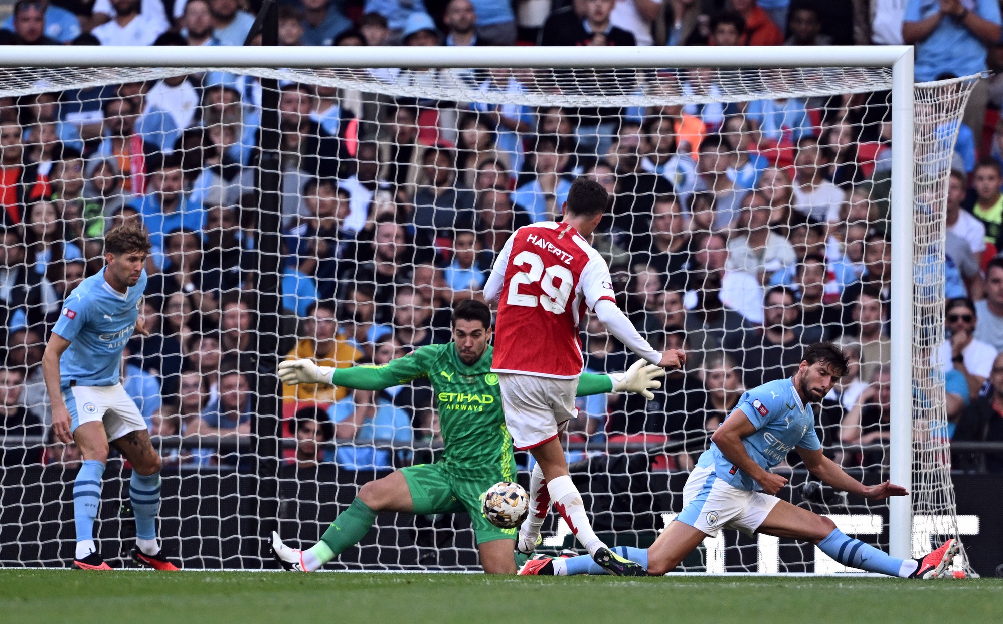 Thua ở loạt 11 m, Man City mất Siêu cúp Anh về tay Arsenal - Ảnh 4.