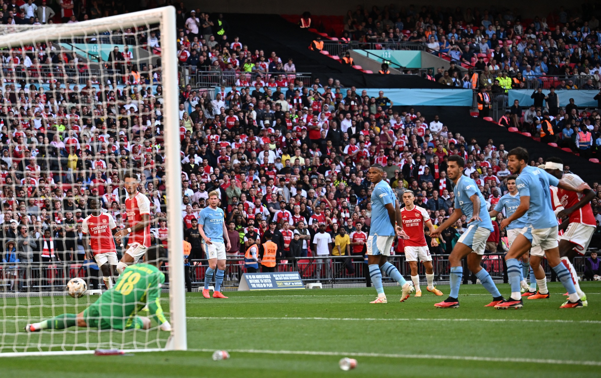 Thua ở loạt 11 m, Man City mất Siêu cúp Anh về tay Arsenal - Ảnh 7.