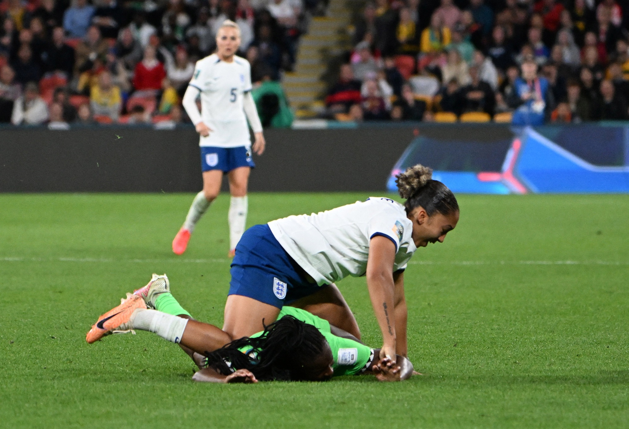 World Cup nữ 2023: Thiếu người, đội Anh thắng nhọc  Nigeria trên chấm 11 m - Ảnh 6.