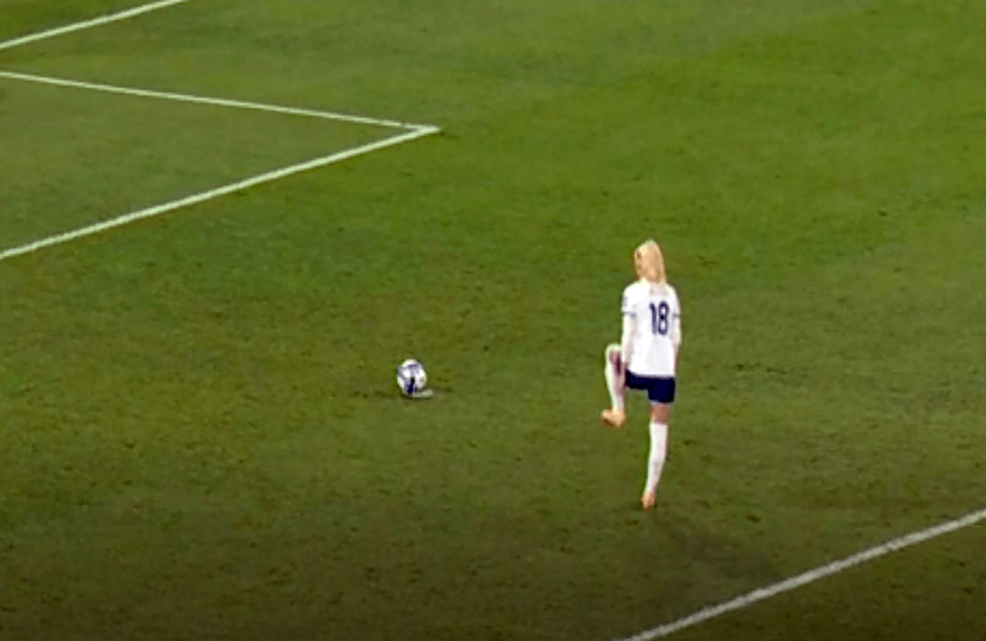 World Cup nữ: Học tuyển Anh cách sút bóng từ chấm 11m - Ảnh 7.